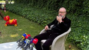 Gigi Becali își exprimă primele impresii după intervenția chirurgicală la coloana cervicală