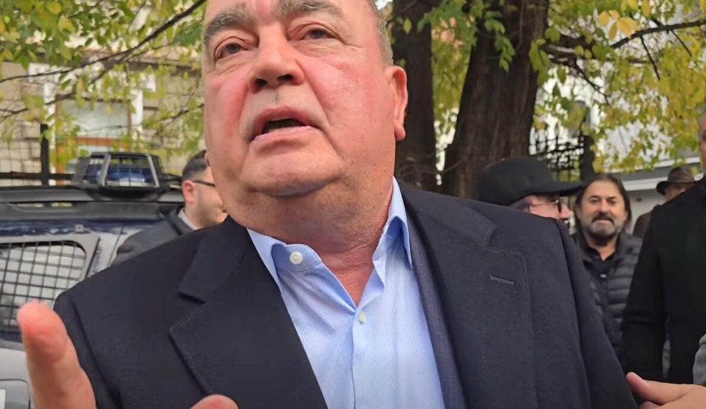 [ad_1] Omul de afaceri Gigi Nețoiu a venit duminică cu un taraf pentru a-și depune candidatura la Primăria Capitalei