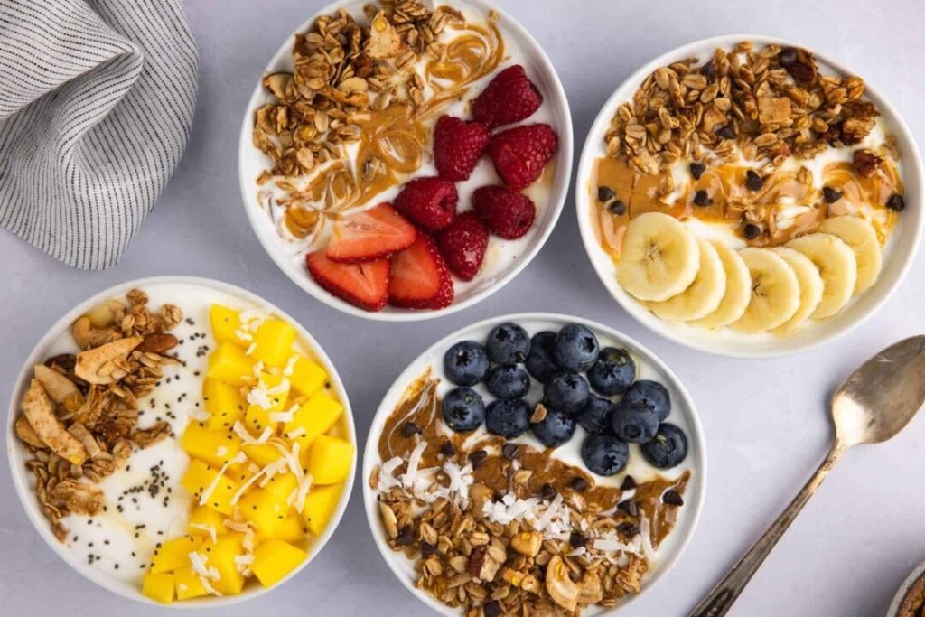 [ad_1] Deși rafturile magazinelor sunt pline de granola procesată, este mult mai sănătos și mai indicat să o prepari acasă