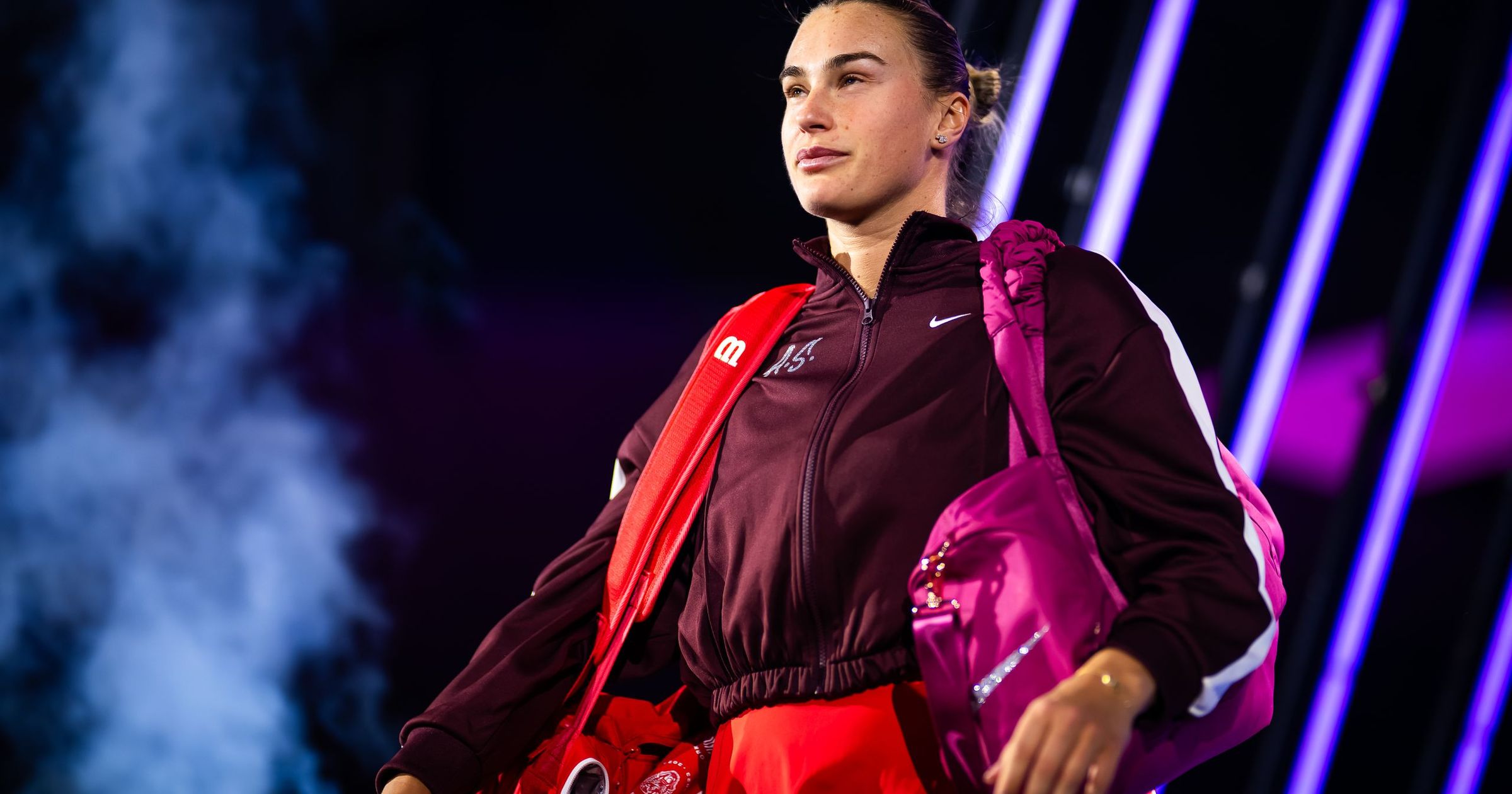 [ad_1] Aryna Sabalenka a demonstrat din nou forța și determinarea sa pe terenul de tenis, calificându-se în semifinalele Turneului Campioanelor de la Riad după o victorie impresionantă împotriva lui Coco Gauff