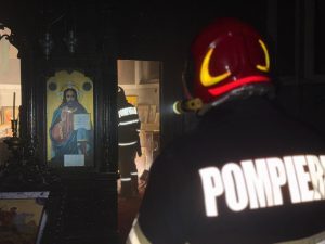 Incendiul de la Biserica „Adormirea Maicii Domnului” din Dorohoi: flăcări ce au distrus o secțiune a obiectelor din altarea noastră”