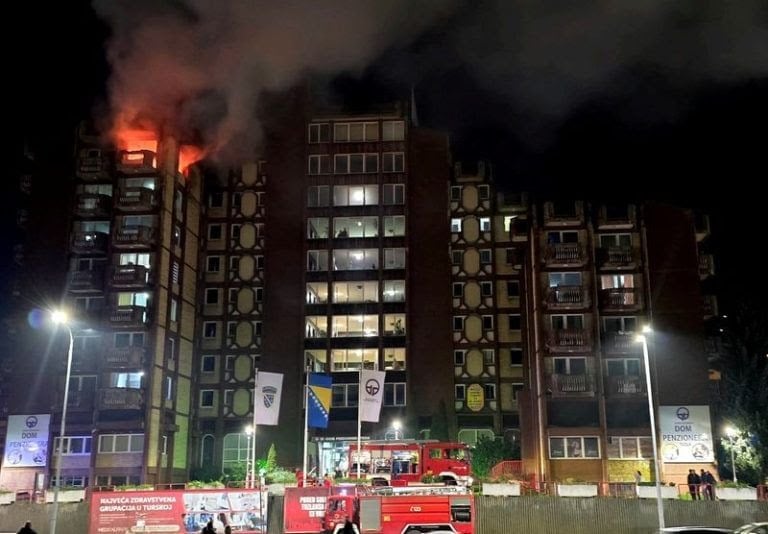 [ad_1] Numărul persoanelor decedate în urma unui incendiu la un centru pentru vârstnici din Tuzla, situat în nordul Bosniei-Herțegovina, a crescut miercuri la 11