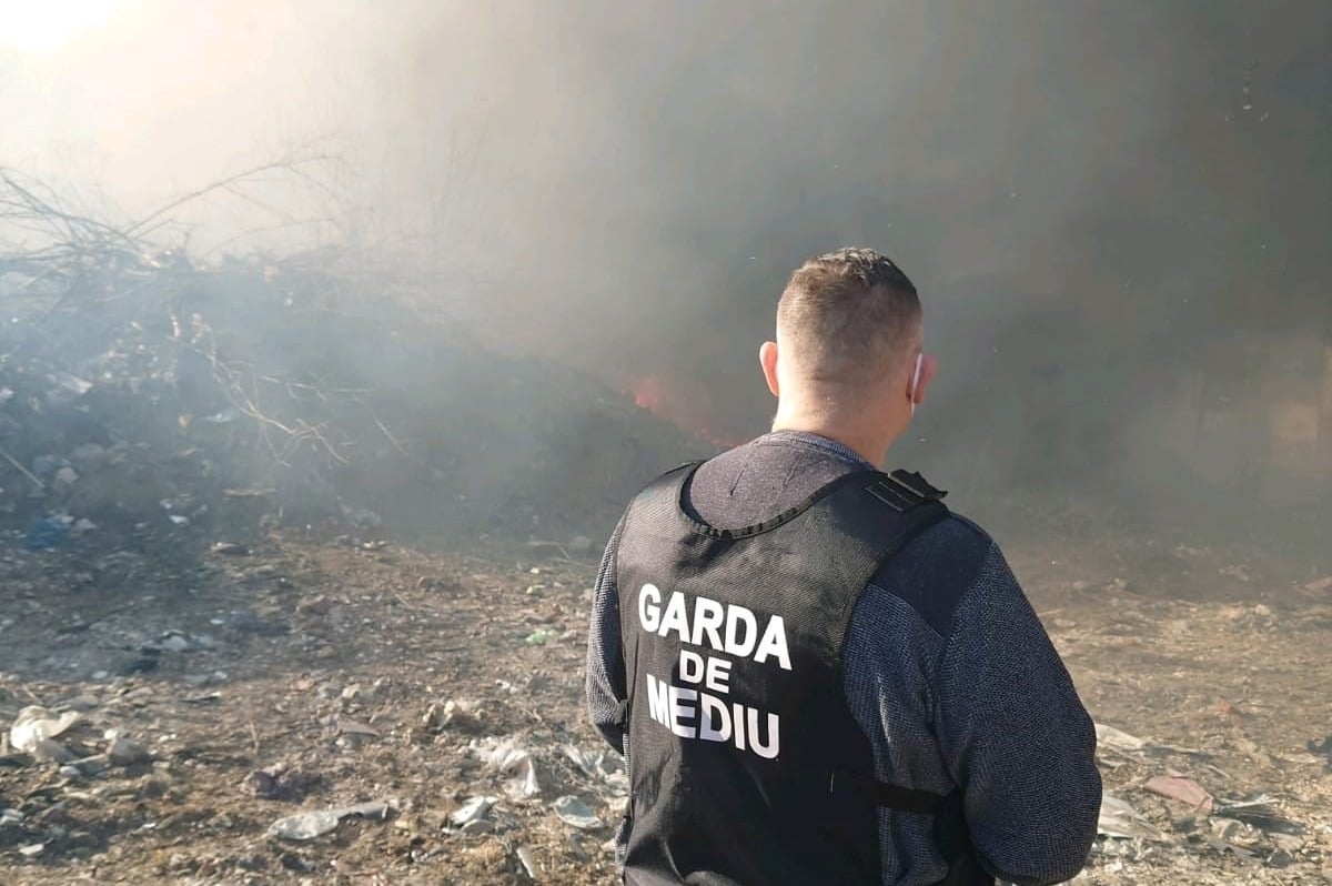 Ministrul Mediului: Este necesară combaterea mafiei deșeurilor și aplicarea sancțiunilor pentru cei care încalcă legea, pentru a proteja comunitățile de riscurile generate de astfel de activități / Garda de Mediu a impus amenzi de peste jumătate de milion de lei în Dâmbovița