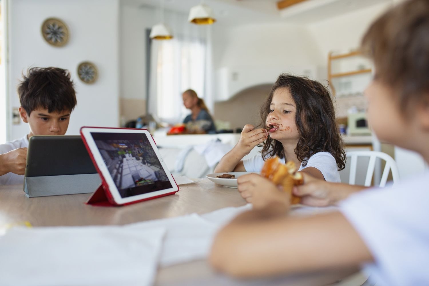 [ad_1] Controlul parental pe iPad devine tot mai necesar în contextul creșterii accentei pe siguranța online a copiilor