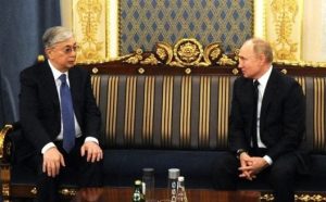 Putin și președintele Kazahstanului discută despre sancțiunile americane asupra resurselor petroliere / Șeful statului kazah a avut o întâlnire recentă cu fostul președinte american Donald Trump