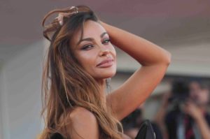 Iată o versiune reformulată a titlului: “Mădălina Ghenea, revelații despre însoțitorul ei, surprinsă în Capitală. Scopul vizitei sale în țară”