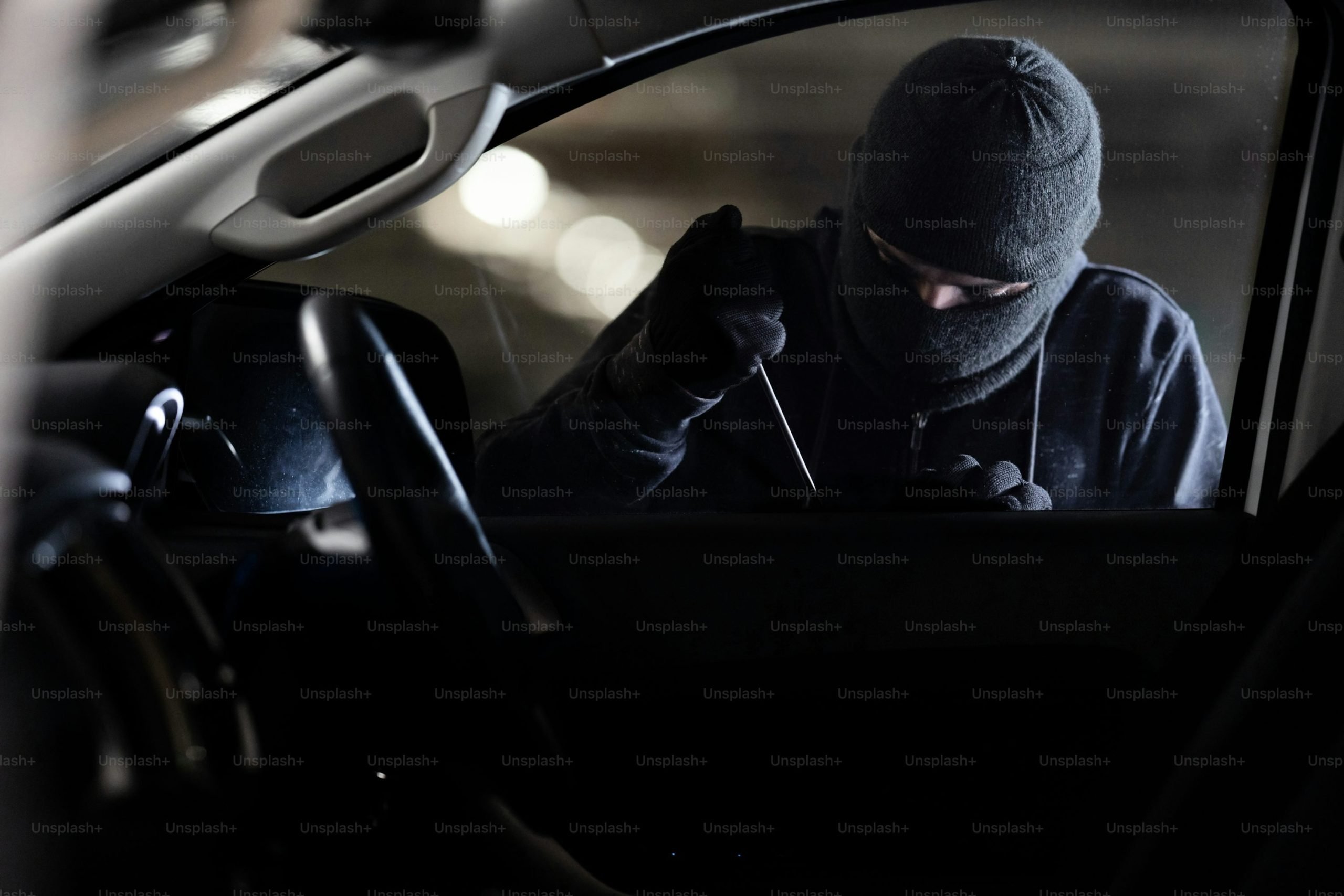 [ad_1] Un caz recent investigat de autoritățile franceze scoate în evidență modul în care sistemele auto „keyless” devin tot mai vulnerabile în fața metodelor sofisticate de furt