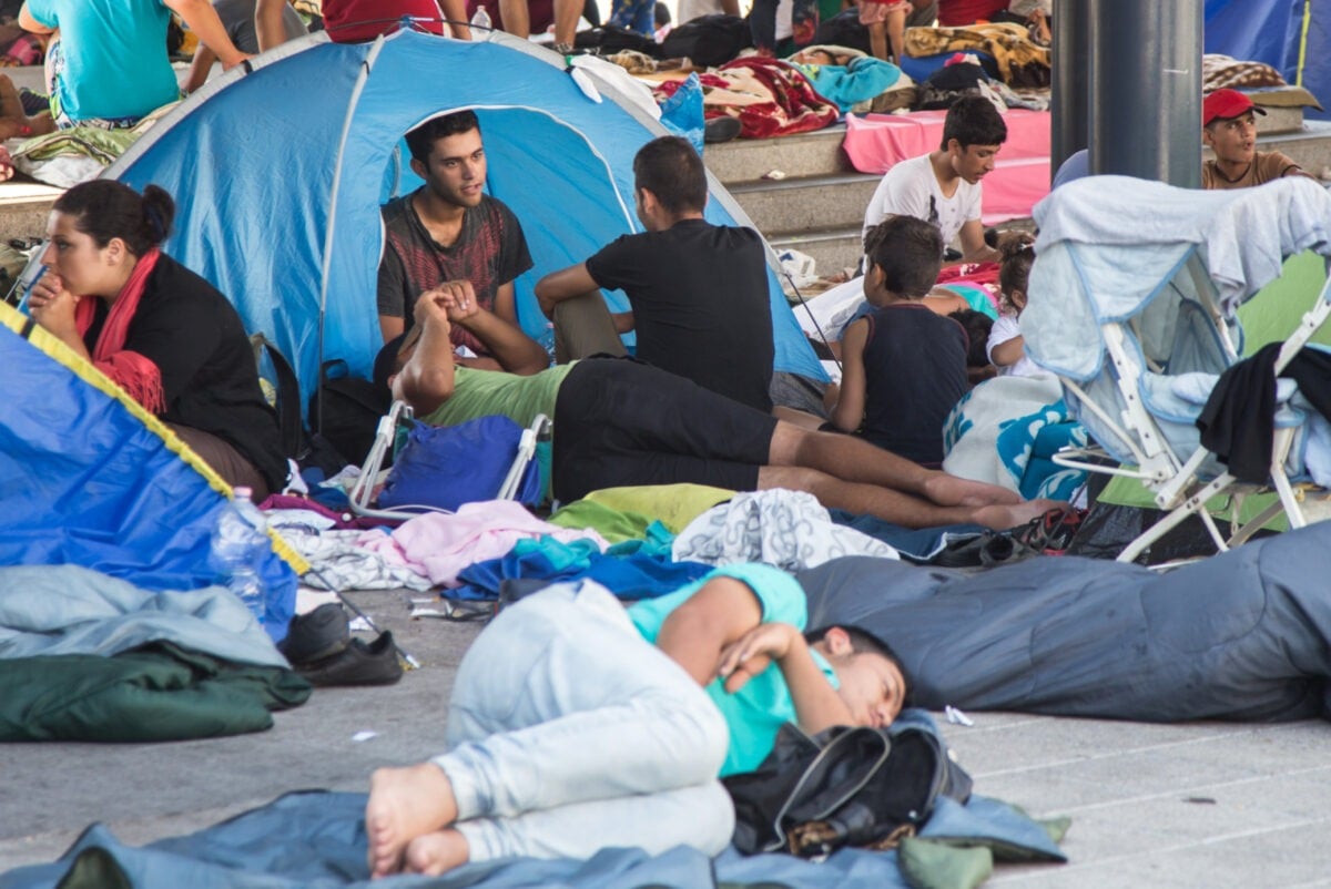 Comisia Europeană stabilește destinatarii și finanțarea noului sprijin UE pentru migrație / Majoritatea statelor membre sunt chemate să accepte solicitanți de azil din regiunile sub presiune migratorie