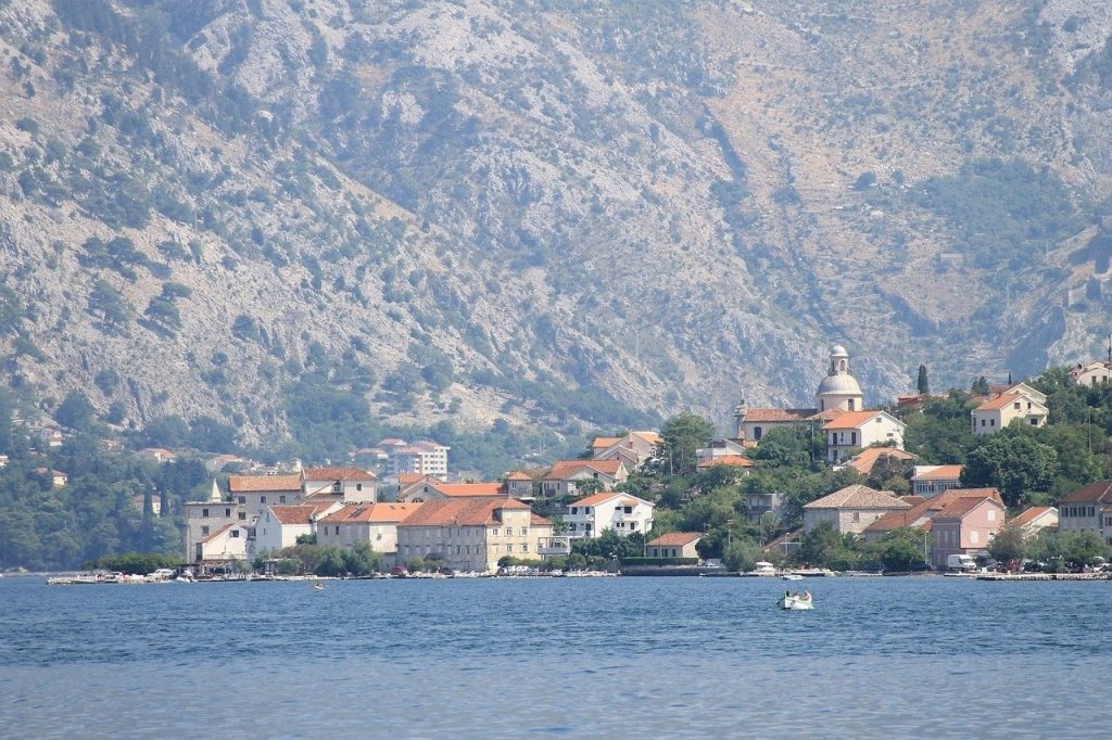 montenegro-4390490_1280.jpg