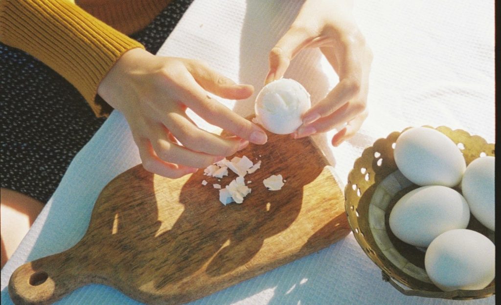 [ad_1] Ouăle sunt printre cele mai frecvent consumate și versatile alimente, dar adesea se nasc întrebări legate de prospețimea lor