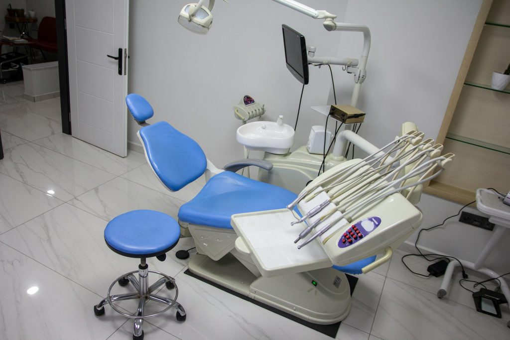 Ilfov | Servicii odontologice gratuite pentru copii, adolescenți și seniori. Care sunt persoanele eligibile pentru această asistență