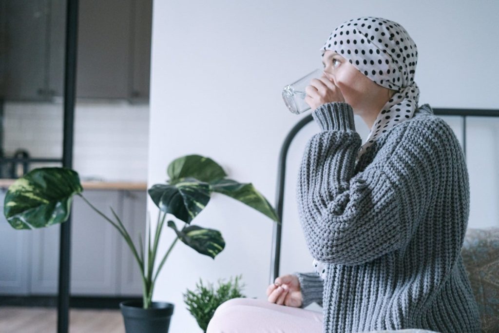 Noutăți în tratamentul cancerului: medicamente noi, decontate în România, inclusiv primul tratament rambursat pentru melanomul uveal, o formă rară și agresivă de cancer