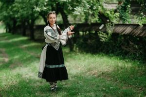 Artista de muzică tradițională solicită unui post de televiziune să nu mai difuzeze o melodie renumită a sa, care a devenit un simbol al conflictului dintre susținătorii și opozanții lui Gheorghe.