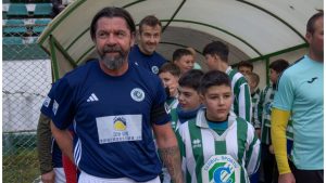 Îl știi? A obținut trei trofee cu Dinamo și continuă să joace fotbal la 50 de ani.