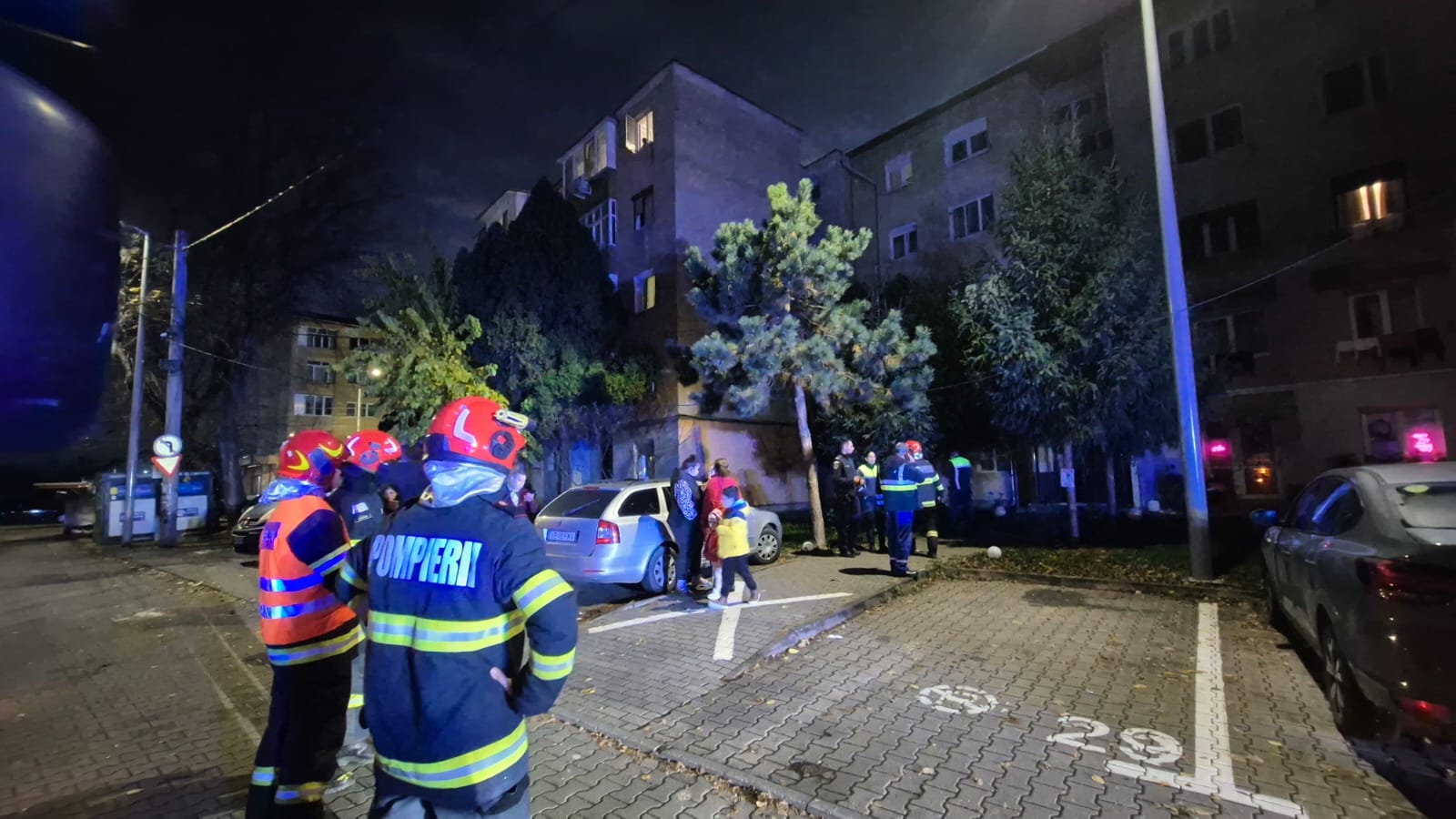 Oprirea alimentării cu gaz într-un imobil din Alba după ce locatarii au detectat un miros intens, fiind descoperit un apartament în care o persoană a decedat