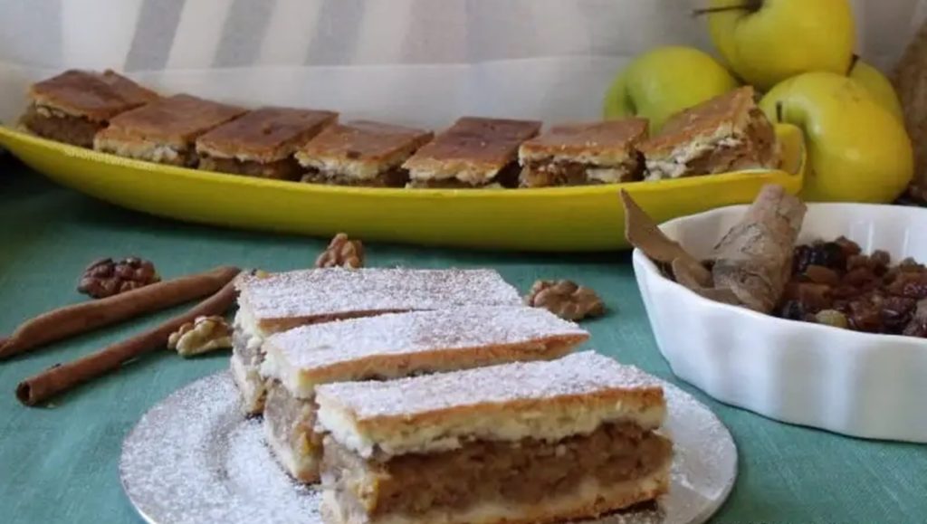 Plăcinta cu mere preparată în stil tradițional românesc, prezentată în New York Times drept „un desert delicat, fraged și ușor de făcut” / Instrucțiuni detaliate pas cu pas