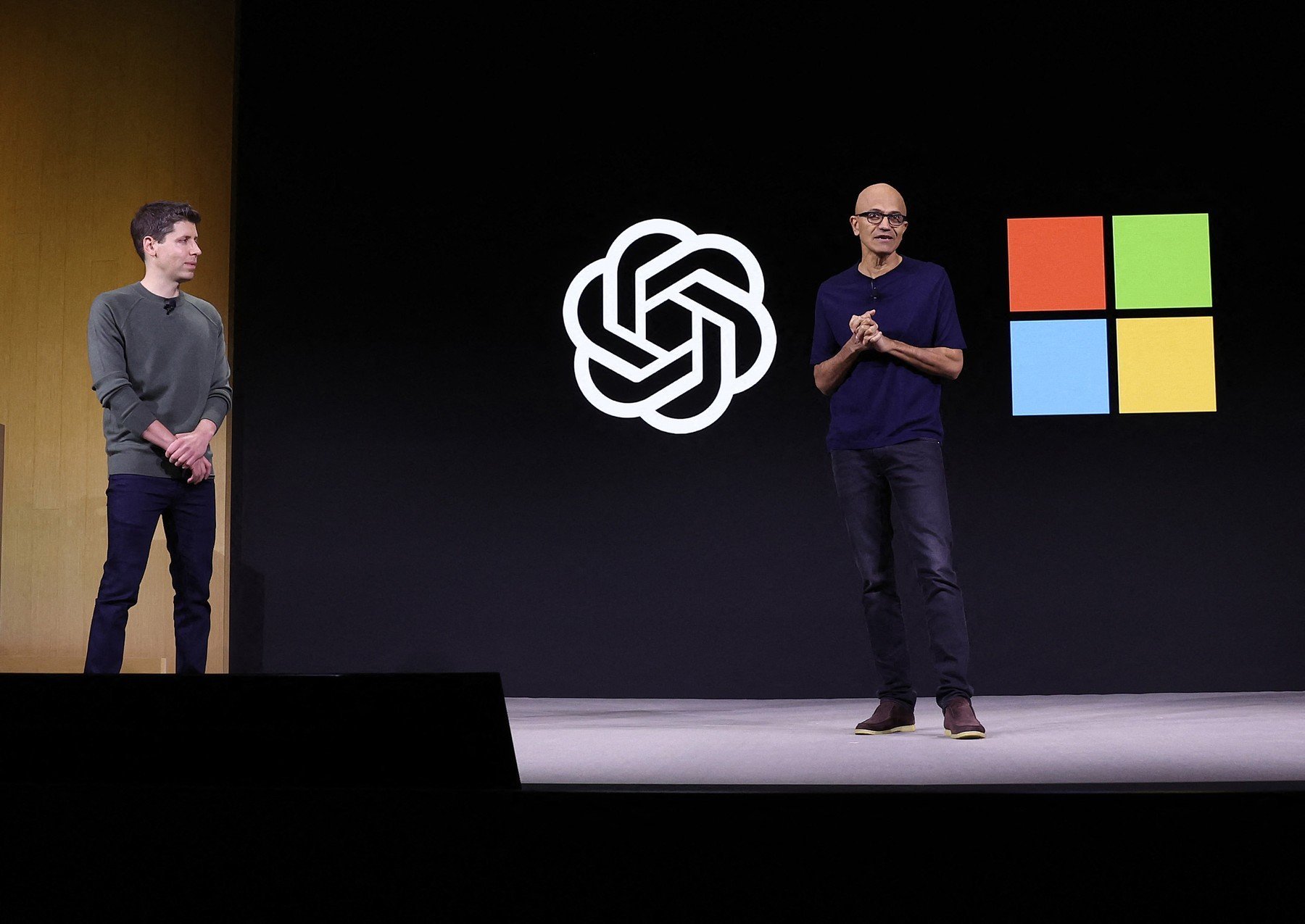 [ad_1] Microsoft și OpenAI, compania din spatele chatbot-ului ChatGPT, au anunțat un acord semnificativ care schimbă statutul organizației în domeniul inteligenței artificiale
