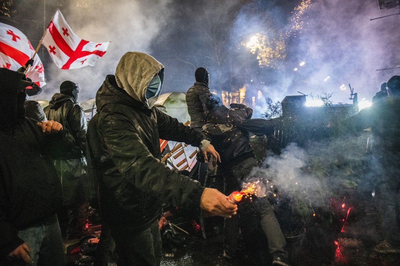Liderii opoziției din Georgia, acuzați de promovarea răsturnării guvernului, în timp ce Partidul de guvernământ Visul Georgian continuă să reprime oponenții și să abandoneze direcția pro-occidentală a țării