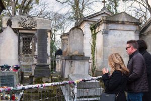 Primăria din Paris organizează o tombolă inedită pentru cetățenii interesați să obțină locuri de veci în apropierea mormântului lui Jim Morrison în cimitirul Pere-Lachaise