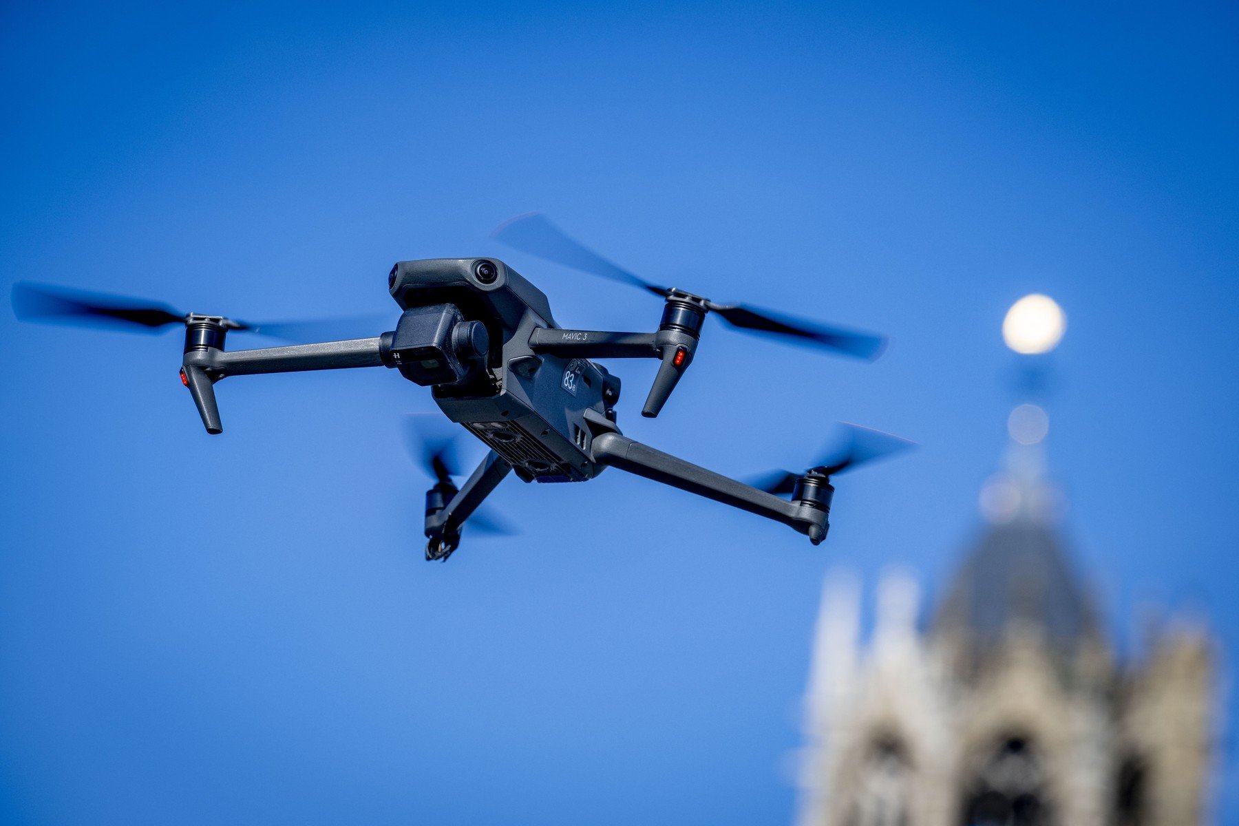 [ad_1] Justiția din Belgia examinează în prezent cel puțin 17 situații în care drone suspecte au fost observate în apropierea unor baze militare, aeroporturi civile și alte instalații importante, precum centrale nucleare