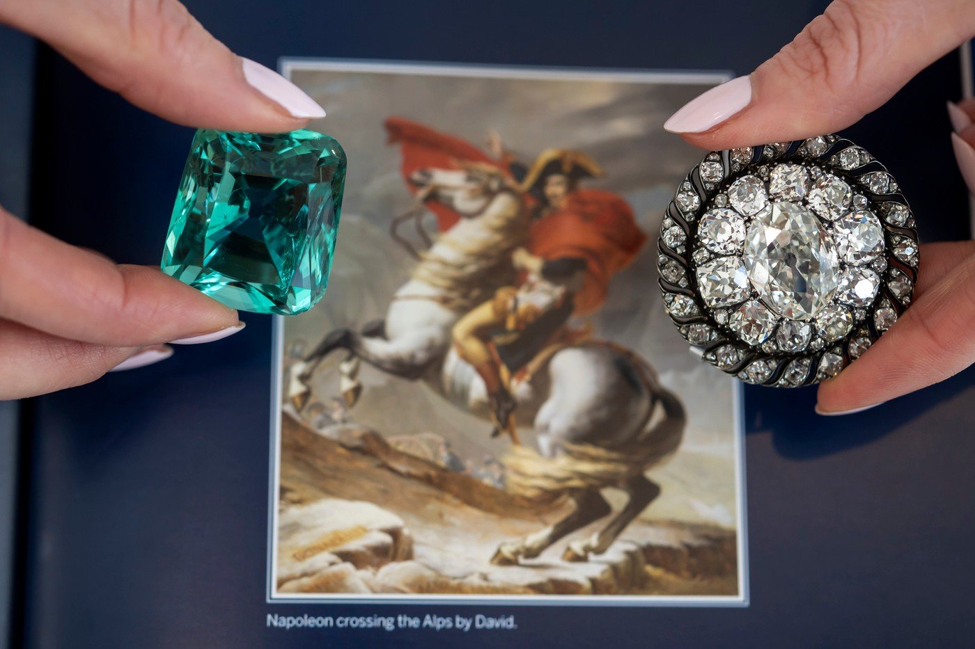 Broșă uitată de Napoleon în timpul retragerii de la Waterloo, achiziționată cu 3,7 milioane de euro la o licitație din Geneva