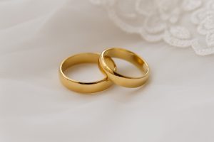 Cum să alegi inelul de nuntă din aur ideal?