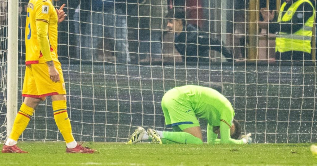 Iată o reformulare a titlului:

„anse pentru calificare / Care sunt posibilitățile pentru România de a ajunge la Campionatul Mondial din 2026, după ce a ocupat locul 3 în preliminarii”

Sau, alternative:

* „Drumul spre Campionatul Mondial / Cum poate România să se califice pentru CM 2026 după clasarea pe locul 3”
* „Preliminarii și șanse / Care sunt perspectivele pentru România de a participa la CM 2026 după locul 3”
* „Calificare în suspans / Ce trebuie să facă România pentru a ajunge la Campionatul Mondial din 2026 după ocuparea locului 3”