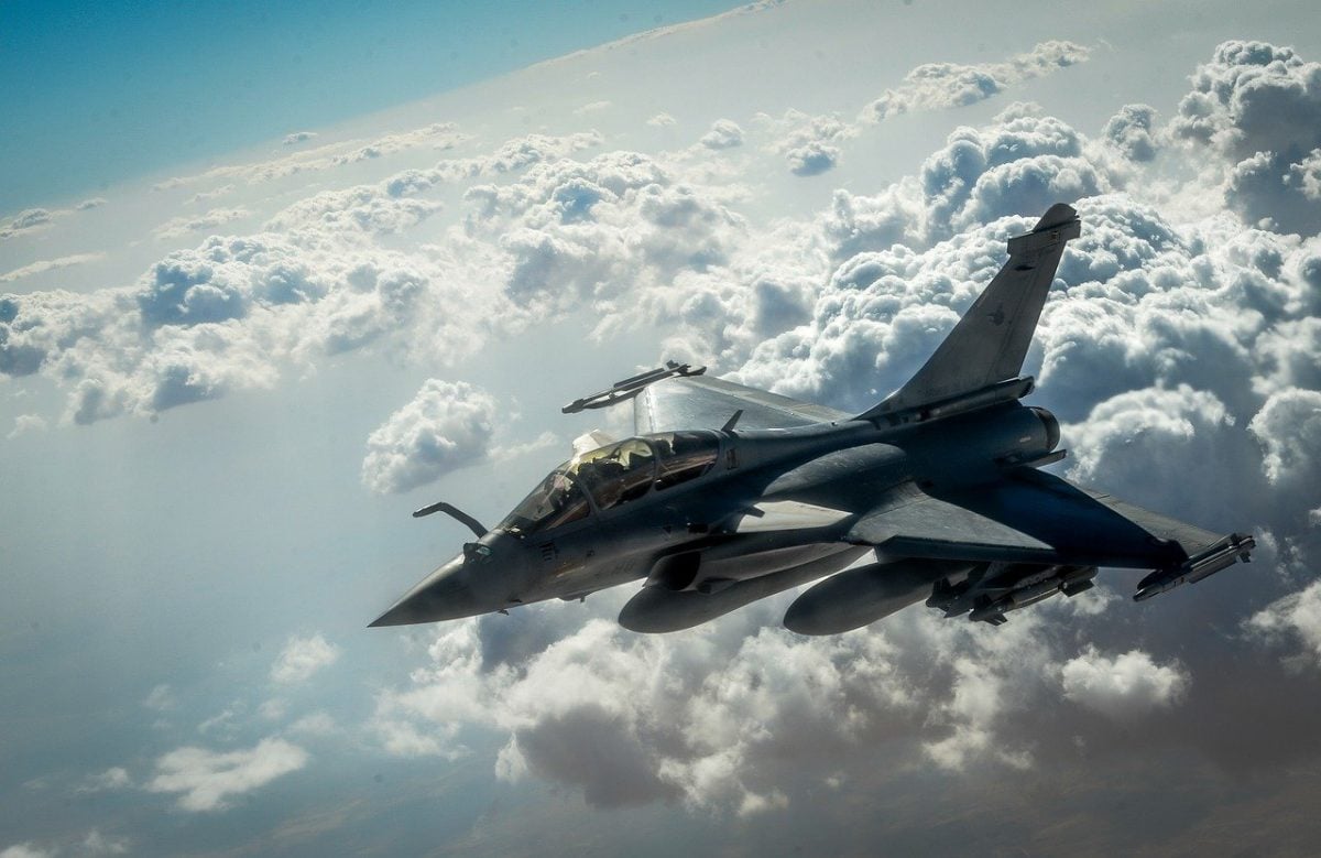 Președinții Macron și Zelenski au încheiat un acord de intenție pentru achiziția a până la 100 de avioane Rafale din Franța