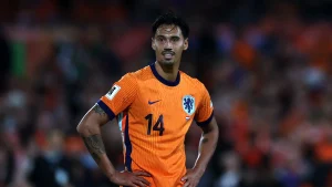 Iată o posibilă reformulare a titlului: “Calificările pentru Campionatul Mondial din 2026: Confruntarea Olanda-Lituania, echipamentele probabile”

Sau, într-o variantă ușor diferită:
“Preselecția pentru turneul mondial din 2026: Meciul Olanda-Lituania, posibilele alinieri ale echipelor”

Sau, într-o variantă și mai concisă:
“Calificări Mondiale 2026: Olanda vs Lituania, echipamentele așteptate”