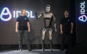 Rusia demonstrează robotul său inovator pe melodia Rocky, dar acesta cade dramatic pe scenă VIDEO