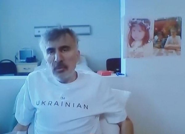 Fostul lider georgian Saakaşvili solicită ca președintele ucrainean Zelenski să îi ofere statutul de „prizonier ucrainean”, după doi ani de tratament medical în libertate, în urma unei tentative de otrăvire în închisoare