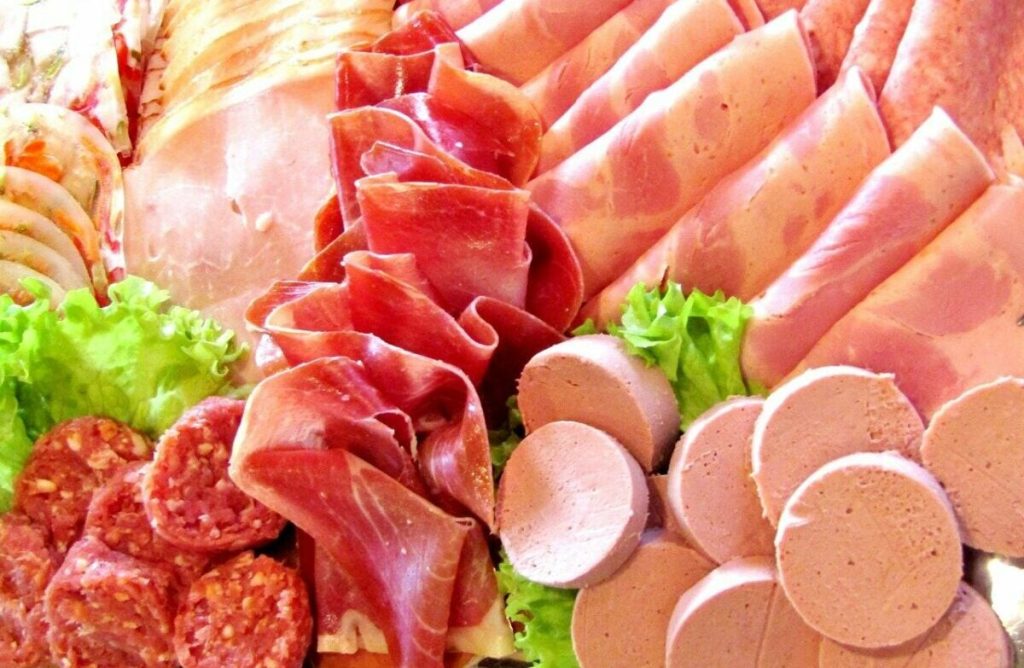 Comisia Europeană analizează posibilitatea impunerii de taxe pentru alimentele procesate nesănătoase, incentivând producătorii să-și îmbunătățească calitatea produselor