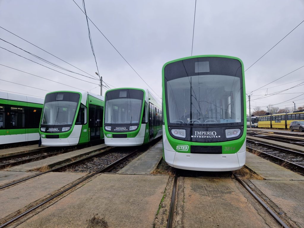 Disfuncționalitate pe liniile de tramvai 1, 10, 19, 23, 27 și 49, după ce un camion a deteriorat firele de contact, provocând rănirea unei femei.