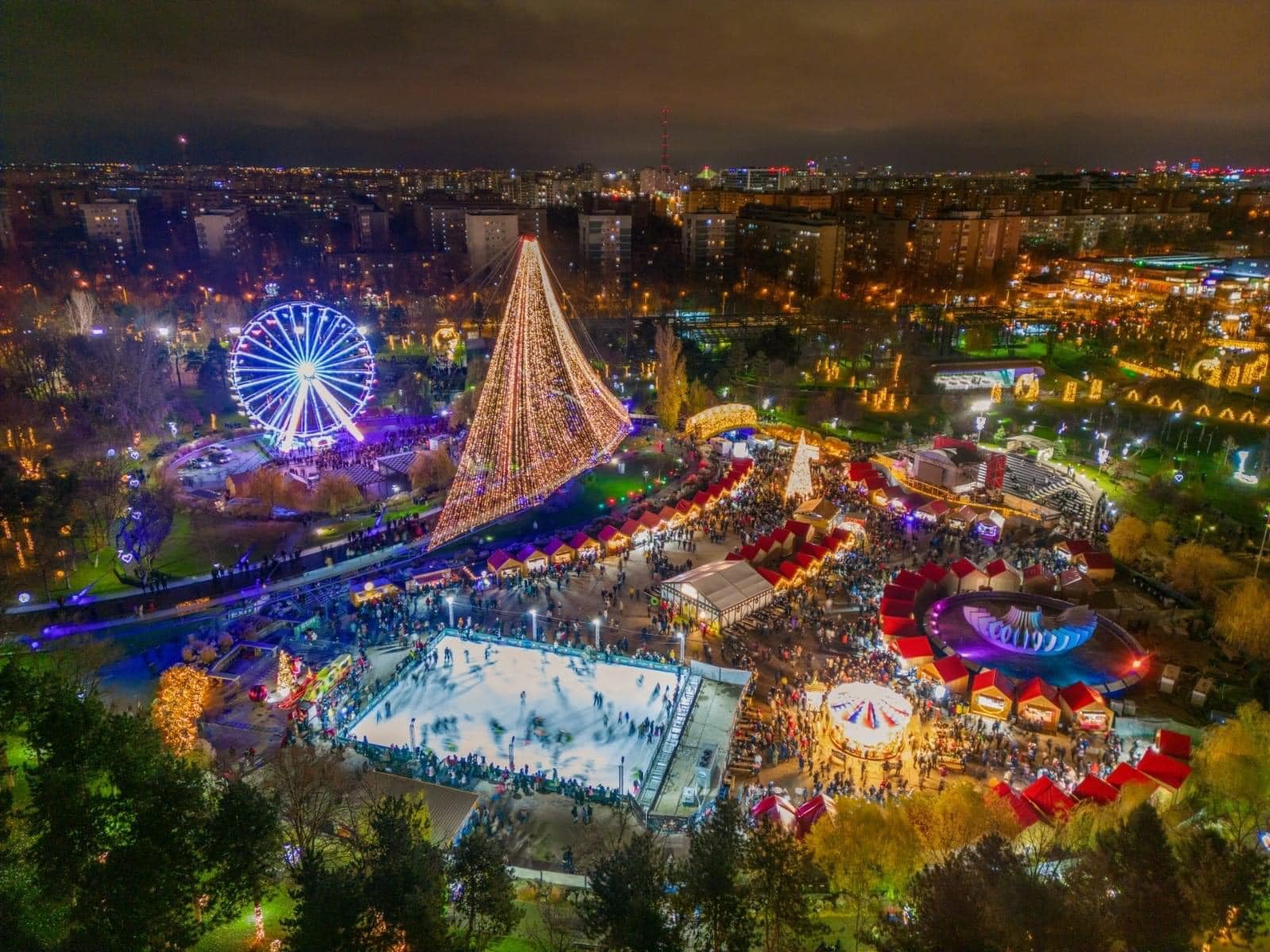 Trei târguri de Crăciun vor fi inaugurate în București începând cu 29 noiembrie, la Piața Universității, Piața Constituției și pe esplanada Operei