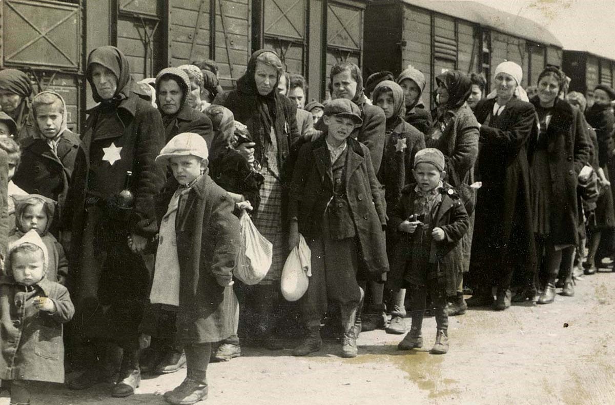 tren-evreu-steaua-lui-david-auschwitz.jpg