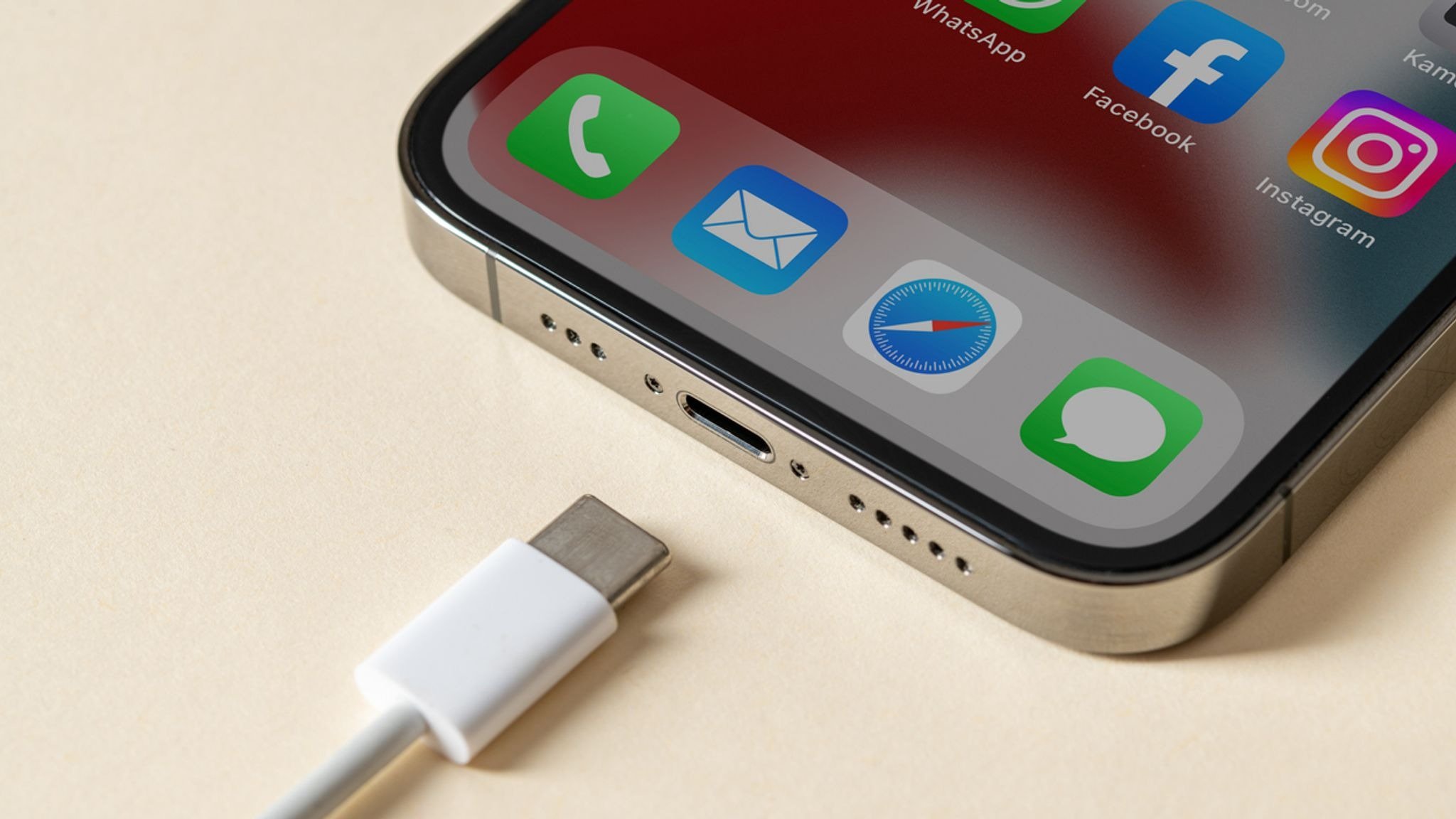 [ad_1] Dispozitivele Apple, precum iPhone și iPad, continuă să fie limitate la un singur port fizic – Lightning sau USB-C, însă ecosistemul de accesorii din 2025 depășește această barieră cu soluții simple și sigure pentru extinderea conectivității, fără modificări hardware
