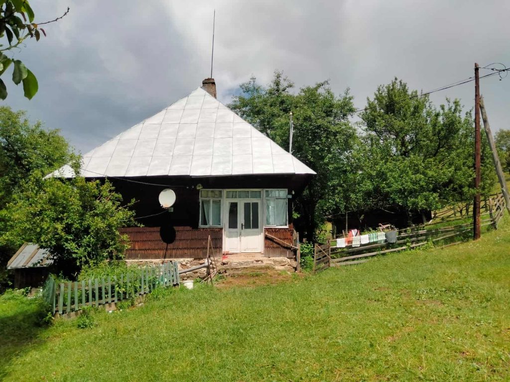 Satul din Cluj cu un singur rezident: „Discut cu mine însumi, nu deranjez pe nimeni” / Primar: „Nu va dispărea, deoarece acolo se vinde deja terenuri, fiind zone cu priveliști superbe”