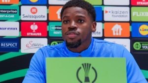 Stiven Nsimba își exprimă o dorință înainte de meciul Rapid Viena – Craiova: „Nu e important dacă joc titular, pe bancă sau mă uit la televizor.”