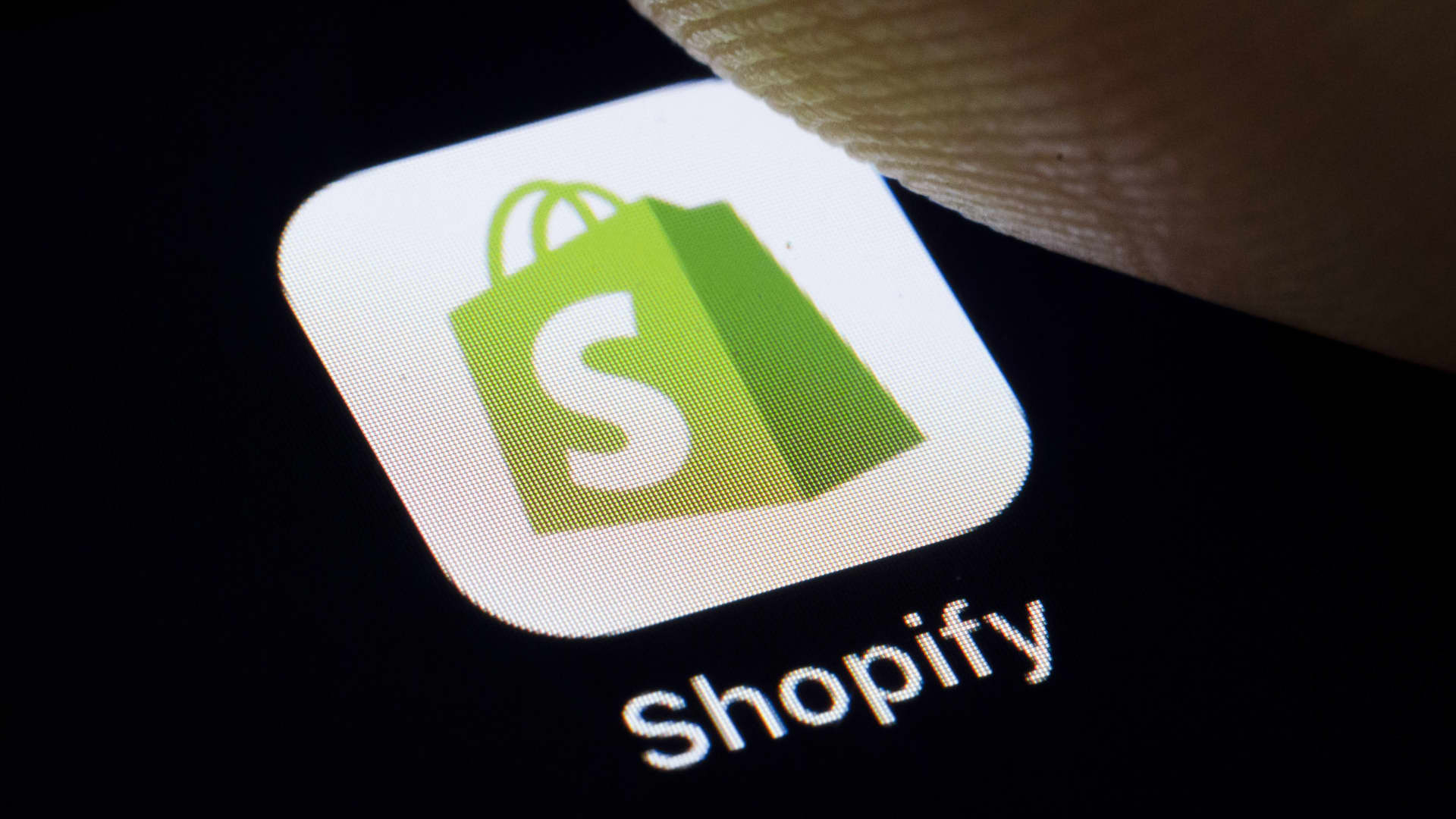 [ad_1] O problemă tehnică majoră a afectat compania de comerț electronic Shopify în ziua de luni, ceea ce a determinat întârzieri în procesarea tranzacțiilor pentru unii comercianți, într-una dintre cele mai mari zile de cumpărături ale anului