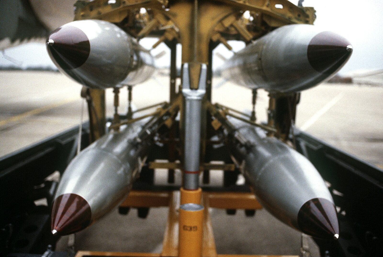 Documente declasificate dezvăluie că forțele americane din Japonia au transportat în secret bombe nucleare false în Okinawa în 1971
