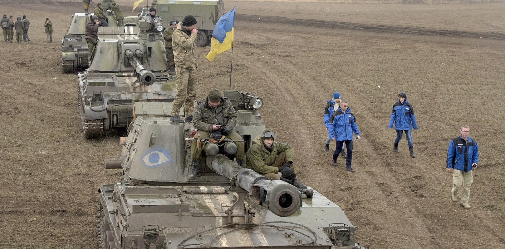 1618px-OSCE_SMM_monitoring_the_movement_of_heavy_weaponry_in_eastern_Ukraine_16544083798.jpg