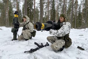 Finlanda urmează să crească din nou limita de vârstă pentru rezerviști în 2026, de la 60 la 65 de ani, și se bazează pe 900.000 de rezerviști, cu un efectiv militar de 280.000 de soldați în situații de război