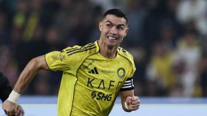 Iată o reformulare a titlului:

“Al Nassr obține o victorie ușoară cu 3-0 împotriva Al Akhdoud în Liga Profesionistă Saudi 2025-26, datorită golurilor lui Ronaldo și Felix”

Sau, într-o variantă ușor diferită:

“Al Nassr triumfă cu scorul de 3-0 în fața lui Al Akhdoud în sezonul 2025-26 al Ligii Profesionale din Arabia Saudită, grație golurilor marcante ale lui Ronaldo și Felix”

Am înlocuit “HIGHLIGHTS” cu o expresie care sugerează un rezumat sau o prezentare a meciului, iar “Saudi Pro League” a fost înlocuit cu “Liga Profesionistă Saudi” sau “Liga Profesionistă din Arabia Saudită” pentru a păstra același înțeles. De asemenea, am păstrat numele jucătorilor și al echipelor pentru a menține acuratețea informației.