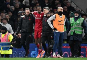 Sport: Atacantul de la Liverpool, Alexander Isak, ar putea lipsi de pe teren pentru o perioadă de cel puțin două luni din cauza unei accidentări.
