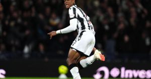 Echipa St Mirren a obtinut un punct in ultimul moment in meciul cu șase goluri de la Aberdeen.