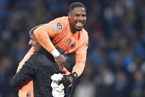 AC Milan oferă un contract tentant și bonusuri pentru a-l păstra pe căpitanul Mike Maignan