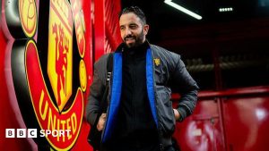 Iată o reformulare a titlului tău: “Transmisiune în direct din Premier League: Manchester United se confruntă cu Newcastle – comentariu text, scor, statistici și actualizări”