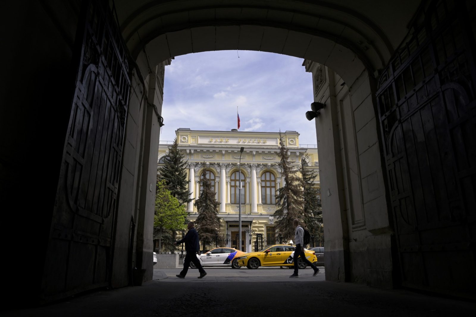 Banca Centrală a Rusiei inițiază acțiuni legale pentru recuperarea a aproape 230 de miliarde de dolari de la cel mai mare depozitar de active din Belgia, o sumă similară cu cea vizată de Uniunea Europeană pentru înghețare