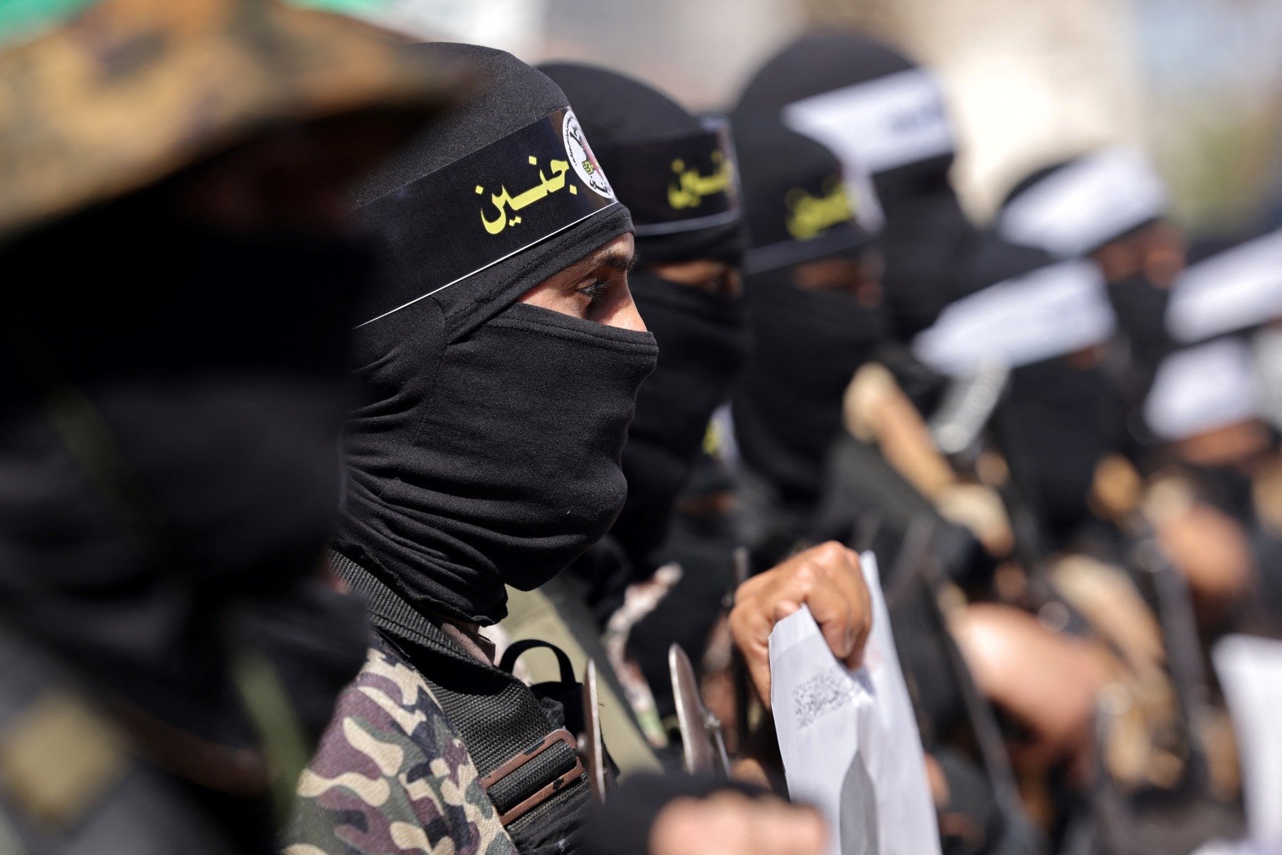 Hamas anunță retragerea din conducerea Fâșiei Gaza, un pas major în contextul tensiunilor regionale Într-o mișcare surprinzătoare, gruparea palestiniană Hamas a declarat duminică că va renunța la controlul asupra Fâșiei Gaza, după ce un nou organism de conducere, alcătuit din tehnocrați independenți, va prelua administrarea acestei enclave palestiniene