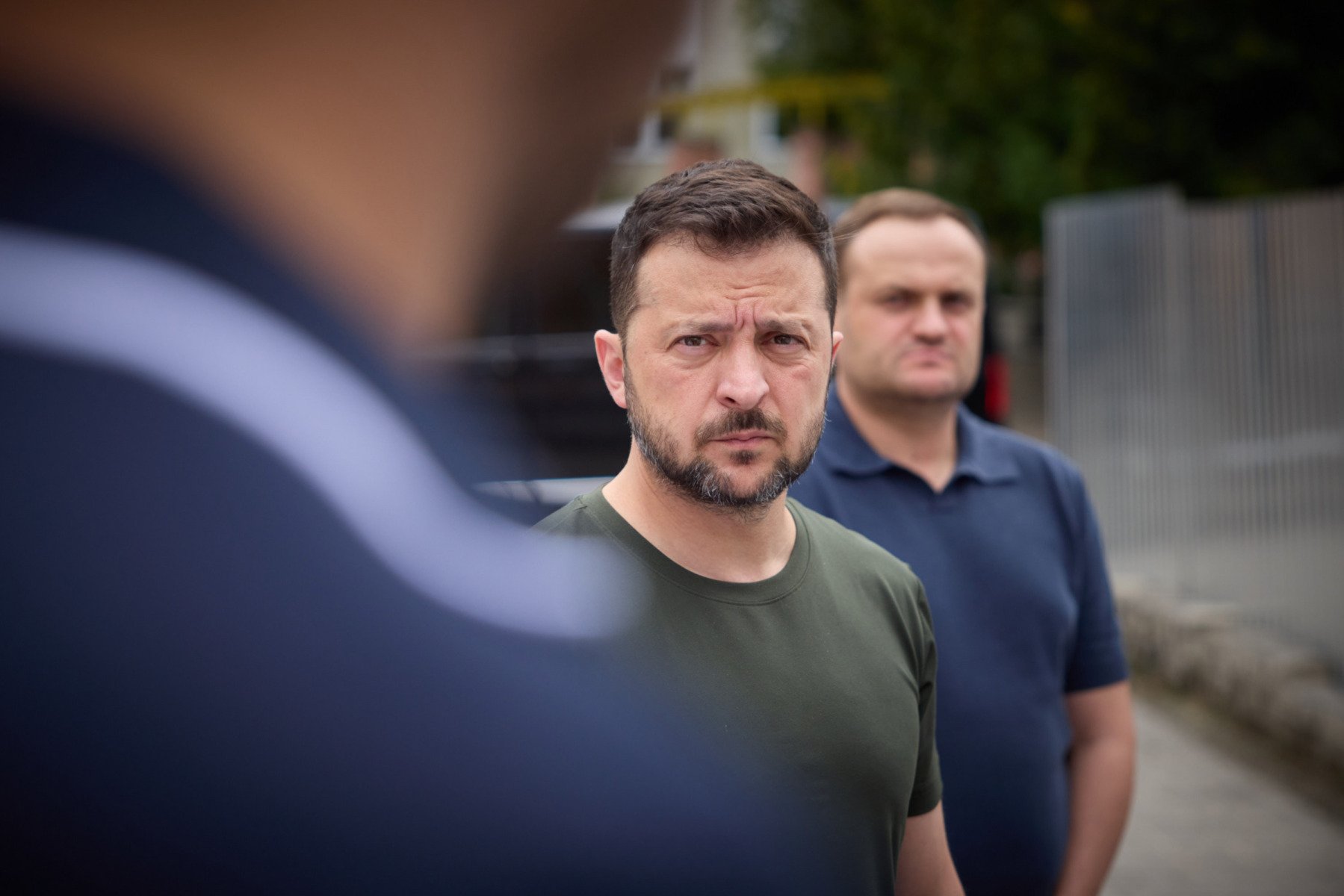 [ad_1] În discursul său din ajunul Crăciunului, președintele Zelenski și-a exprimat speranța ca Vladimir Putin să “dispără” și a condamnat continuarea atacurilor din partea Rusiei, conform unei publicații internaționale